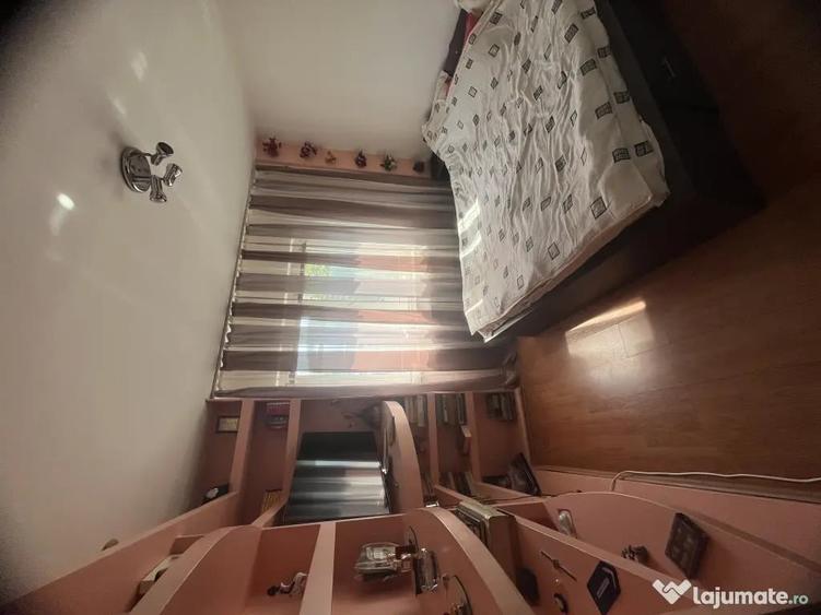 Apartament cu 3 camere decomandat în Vâlcea