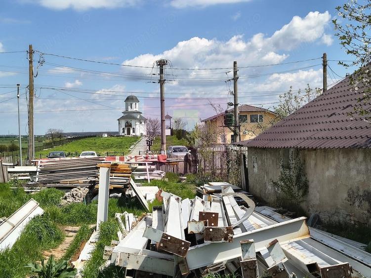Teren de 1700 mp, în Poșta