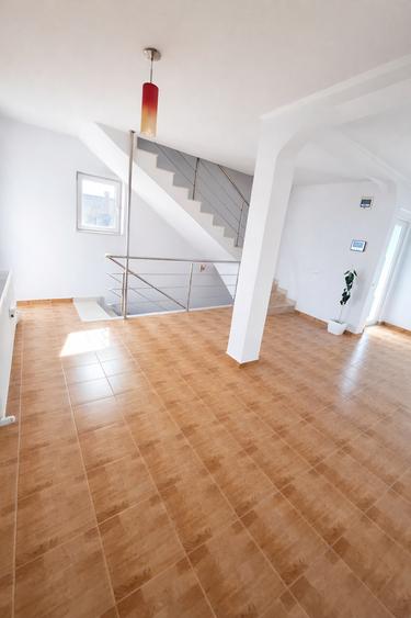 Casă individuală cu 4 camere cu Canalizare în Exterior Nord