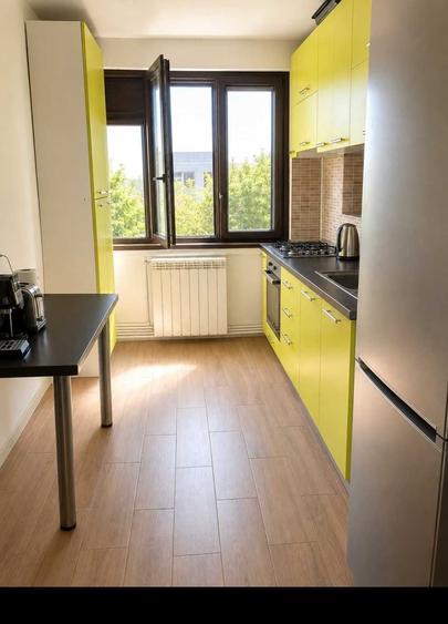 Apartament cu 4 camere semidecomandat în Central