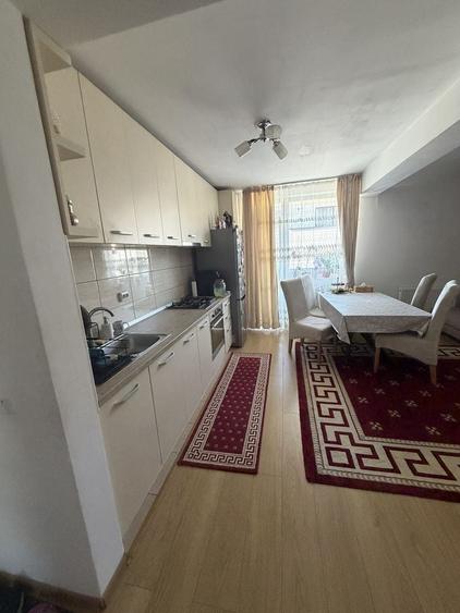 Apartament cu 3 camere decomandat în Florești