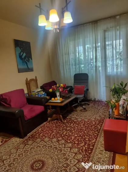 Apartament cu 2 camere semidecomandat în Titulescu