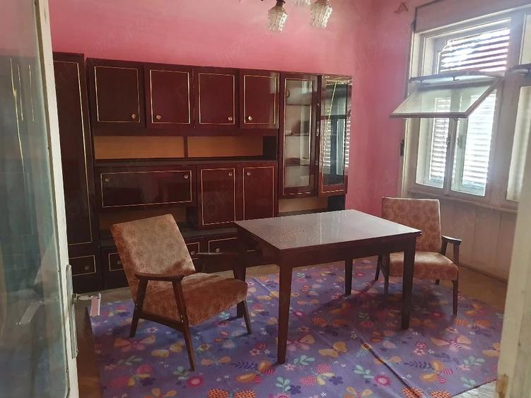 Casă cu 7 camere cu Teren 900 Mp în Central