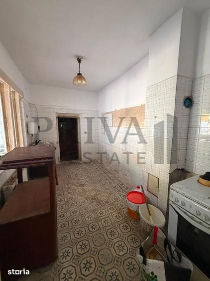 Casă cu 8 camere cu Teren 908 Mp în Steaua
