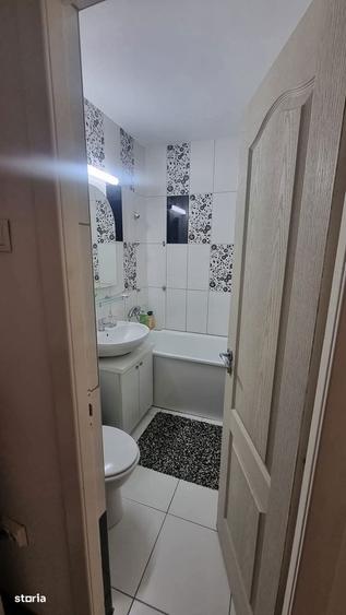 Apartament cu 3 camere semidecomandat în Prisăcani