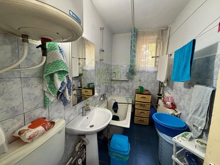 Apartament cu 2 camere semidecomandat, mobilat în Rovine