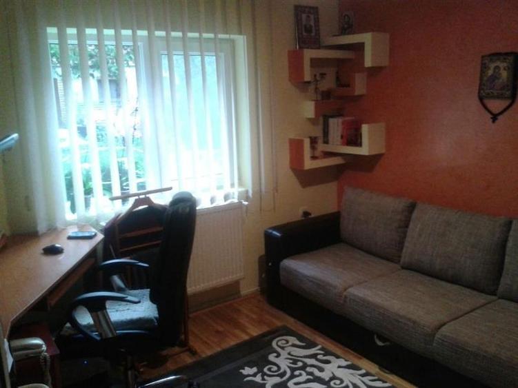 Apartament cu 3 camere decomandat în Aradului