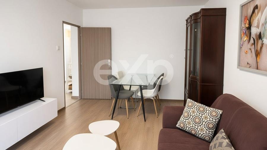 Apartament cu 3 camere decomandat în Medicină