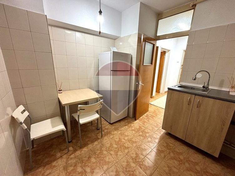 Garsonieră decomandată, mobilată în Central