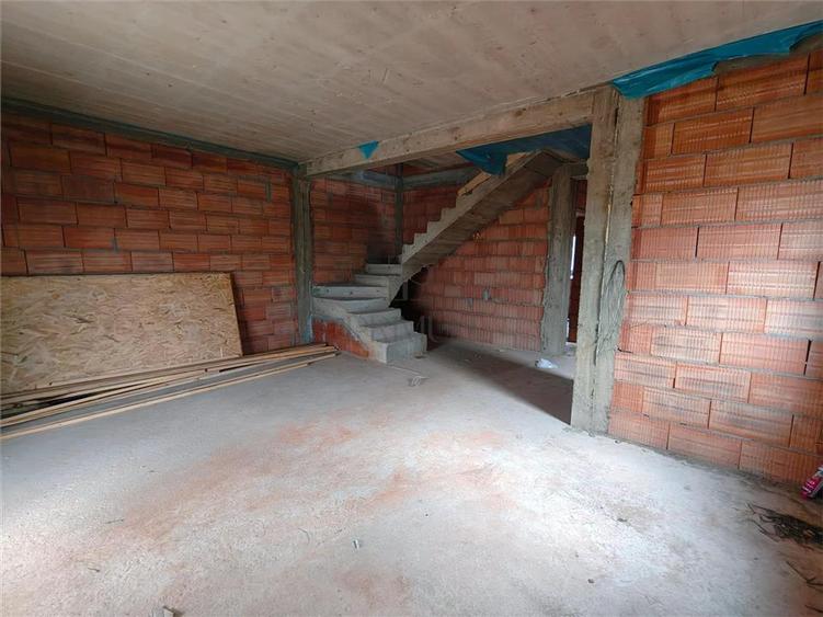 Duplex cu 4 camere cu Canalizare în Moșnița Nouă