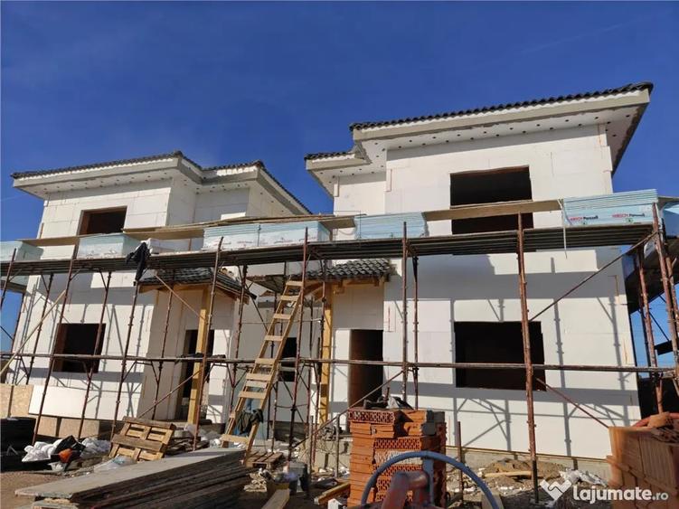 Casă cu 4 camere cu Teren 273 Mp în Moșnița Nouă