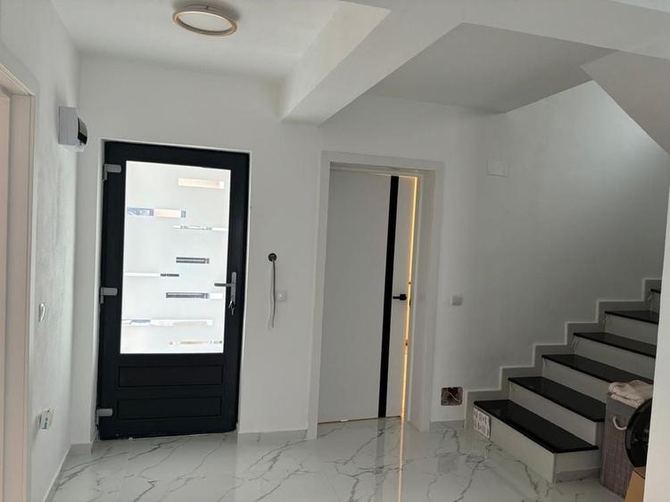 Casă cu 4 camere în Preajba