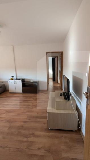 Apartament cu 3 camere semidecomandat, mobilat în Girocului
