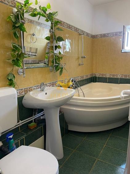 Apartament cu 4 camere decomandat, mobilat în Plopilor