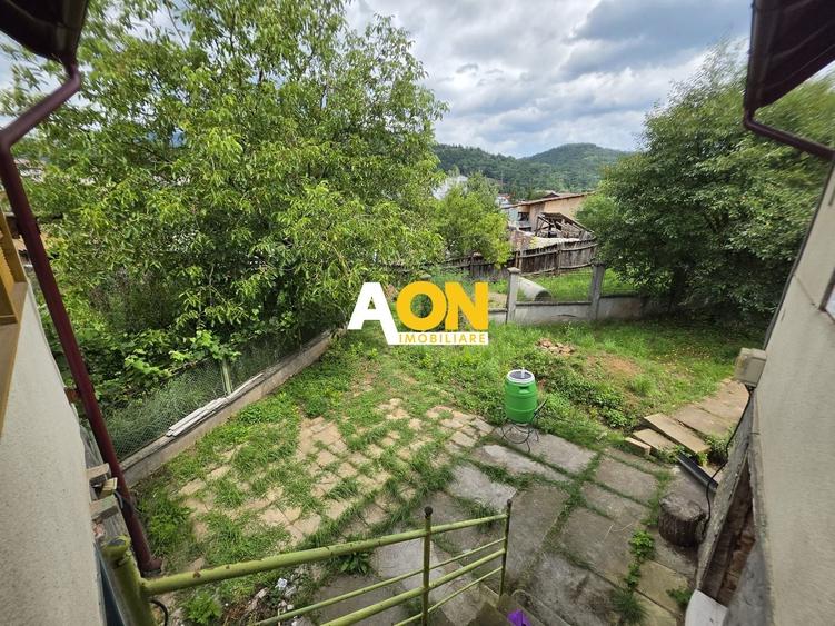 Casă individuală cu 4 camere cu Canalizare în Central
