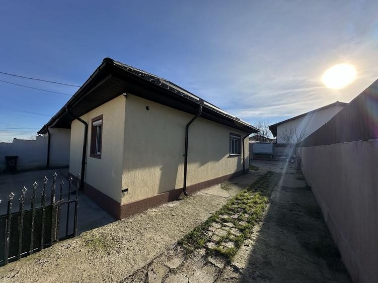Casă cu 3 camere decomandat cu Teren 500 Mp în Central