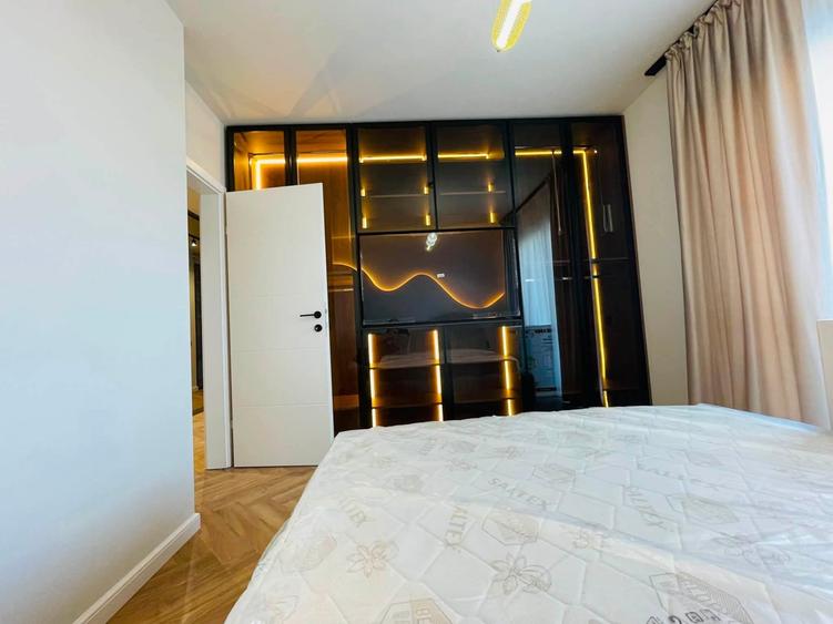 Apartament cu 3 camere semidecomandat, mobilat în Florești