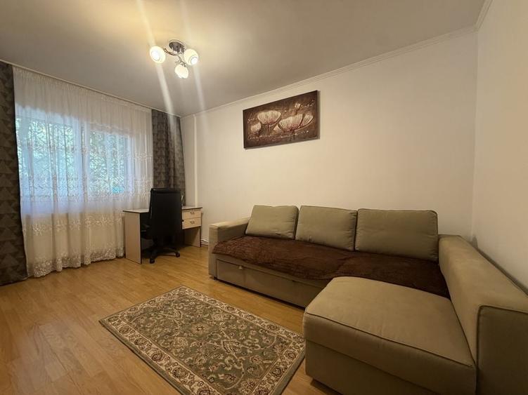 Garsonieră decomandată în Păcii