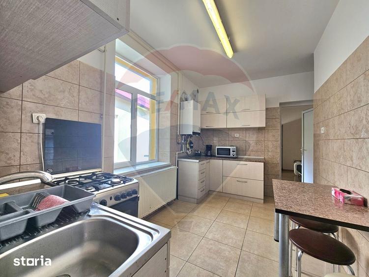 Casă cu 4 camere cu Teren 371 Mp în Universitate
