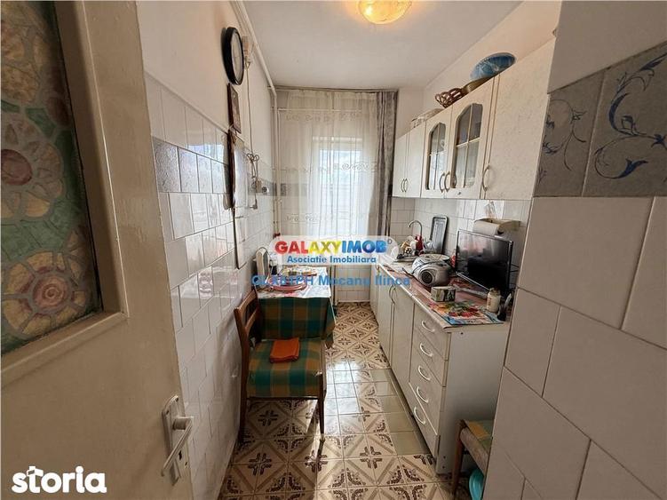 Apartament cu 3 camere semidecomandat, mobilat în Vest