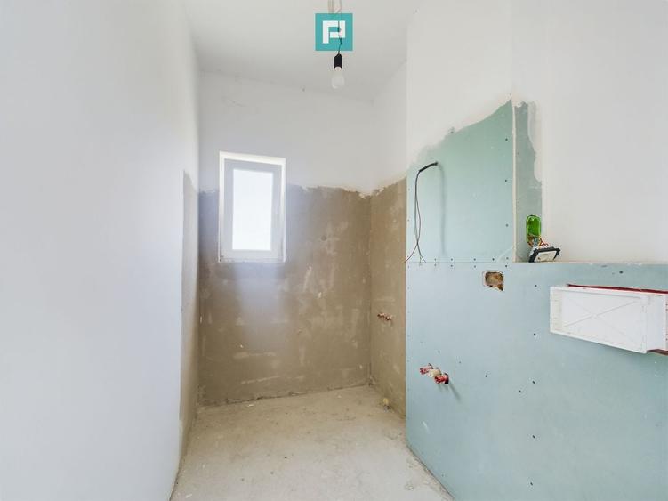 Apartament cu 3 camere semidecomandat în Torontalului