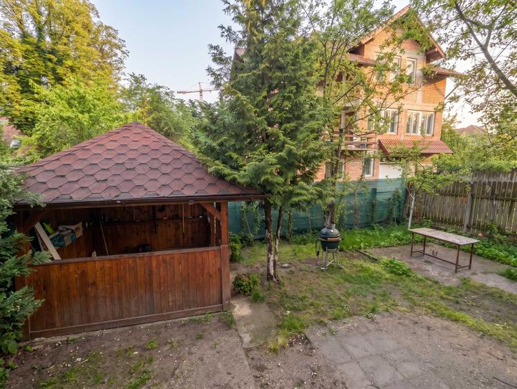Casă cu 3 camere cu Teren 280 Mp în Exterior Vest