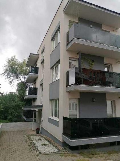 Apartament cu 3 camere decomandat în Exterior Vest