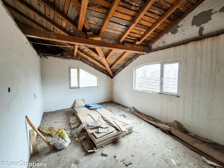 Casă individuală cu 10 camere cu Canalizare în Găvana