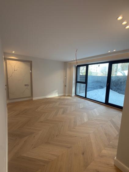 Duplex cu 4 camere cu Canalizare în Sisești