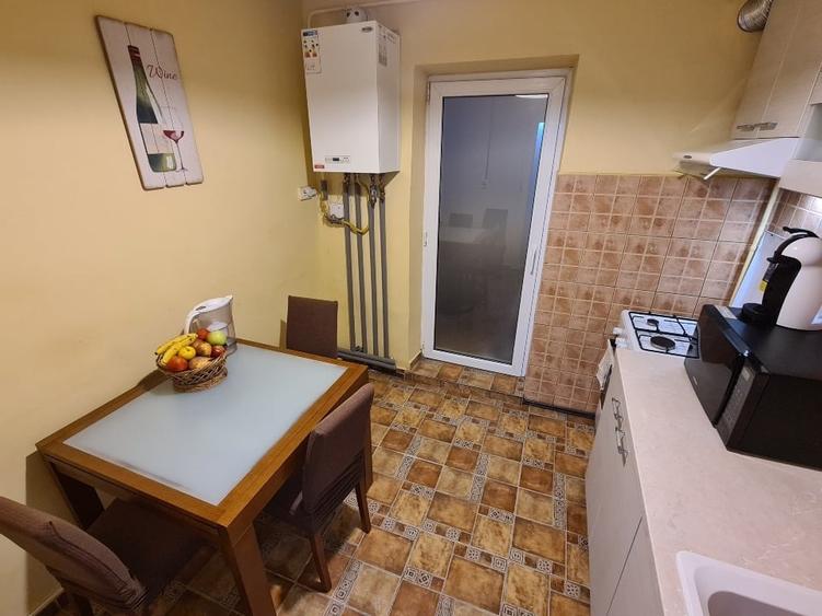 Apartament cu 3 camere decomandat, mobilat în Galata