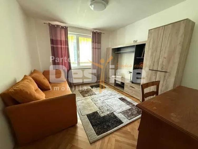 Apartament cu 3 camere decomandat în Astra