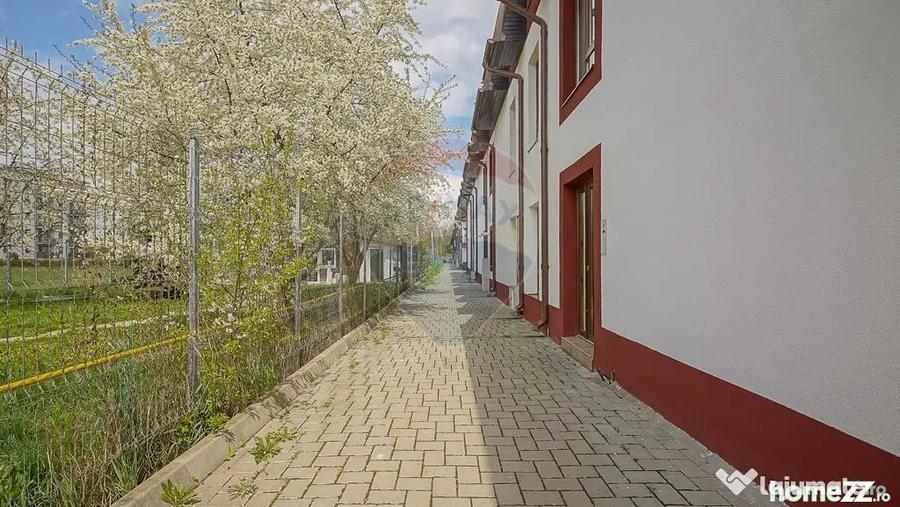 Apartament cu 3 camere decomandat în Tractorul