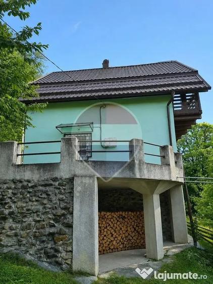 Casă cu 4 camere cu Teren 930 Mp în Vale