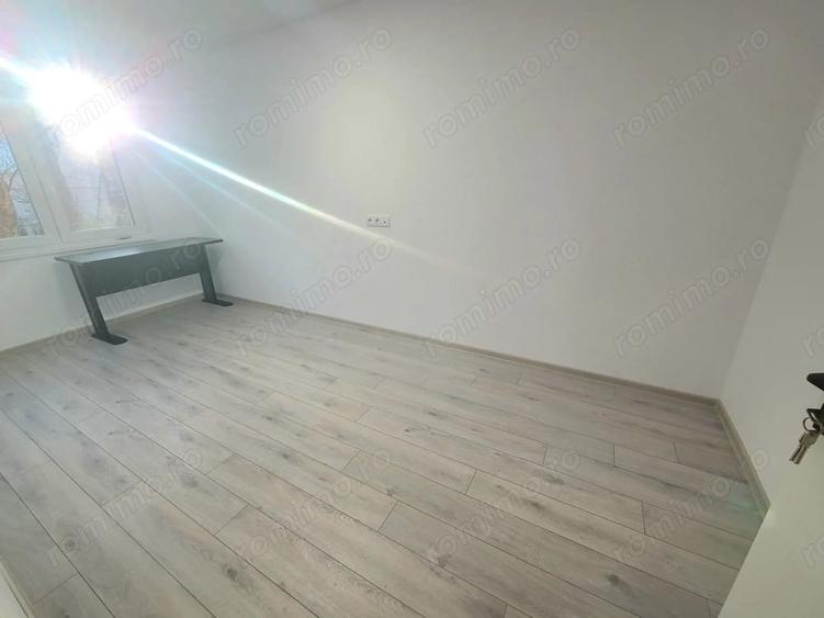 Apartament cu 3 camere decomandat în Cornișa