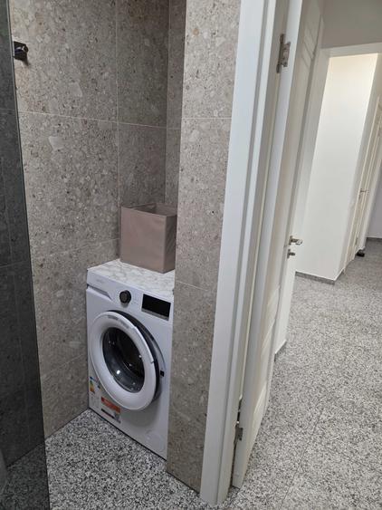 Apartament cu 2 camere decomandat în 1 Decembrie