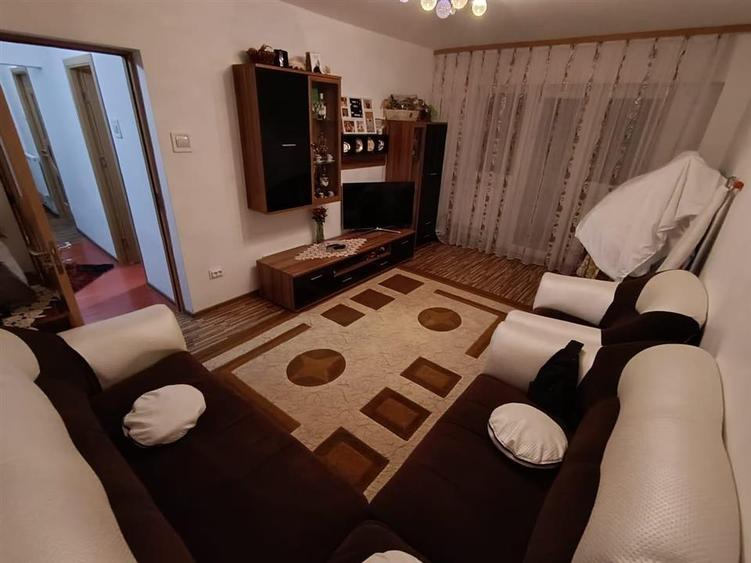 Apartament cu 4 camere decomandat în Viziru 3