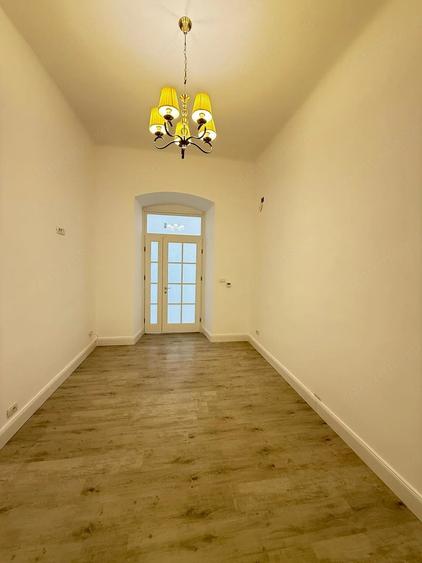Apartament cu 3 camere semidecomandat în Ultracentral