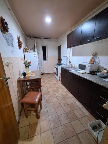 Apartament cu 3 camere decomandat, mobilat în Astra