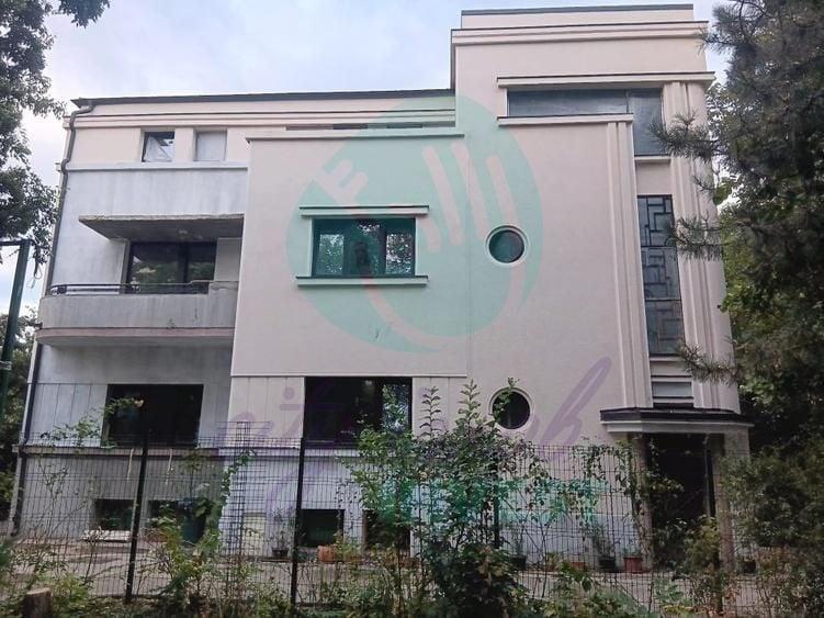 Apartament cu 4 camere decomandat în Calea Călărașilor