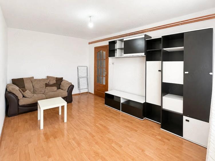 Apartament cu 3 camere decomandat în Lipovei