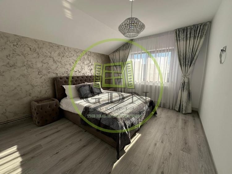 Casă individuală cu 7 camere cu Canalizare în Cârcea