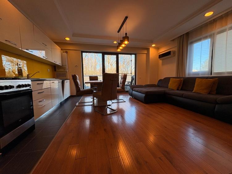Apartament cu 3 camere decomandat, mobilat în Central