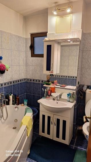 Apartament cu 3 camere decomandat în Prundu