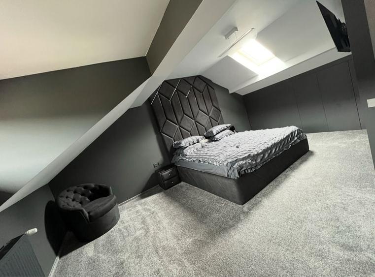 Apartament cu 4 camere decomandat în Central