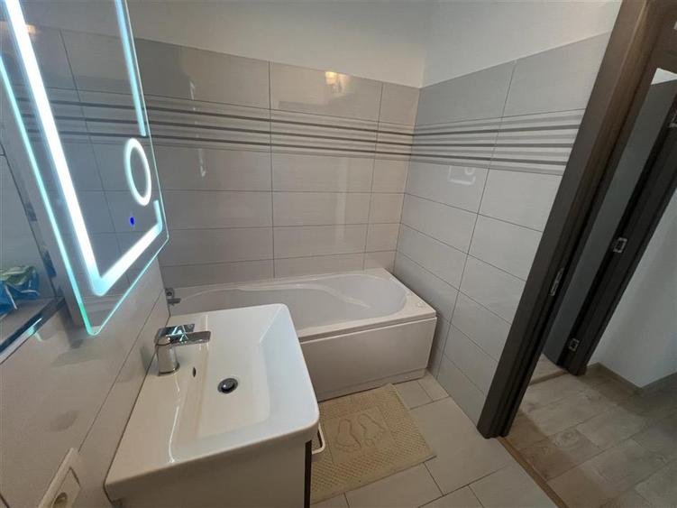 Apartament cu 2 camere decomandat, mobilat în Sud