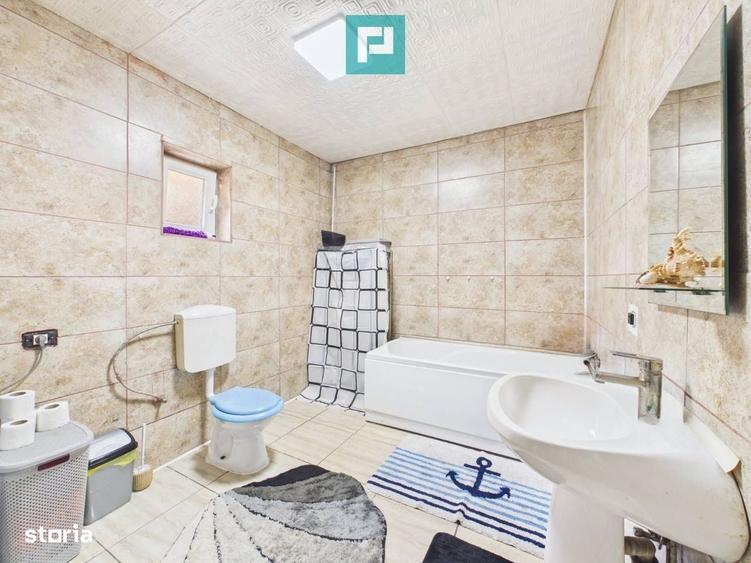 Casa P+E cu doua apartamente, zona Dragasani - 13