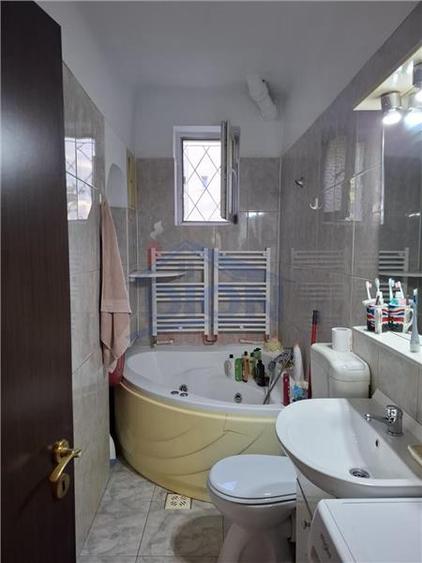 Apartament cu 2 camere decomandat în Baba Novac