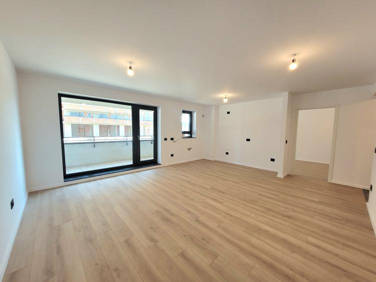 Apartament cu 2 camere nedecomandat în Tractorul