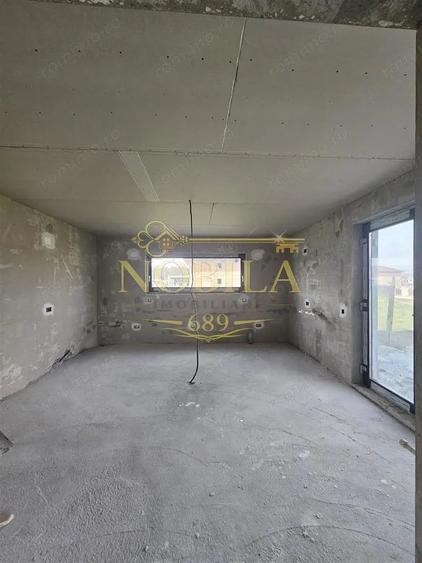 Casă cu Teren 500 Mp în Est