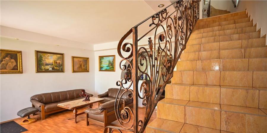 Duplex cu 13 camere cu Teren 324 Mp în Centrul Istoric